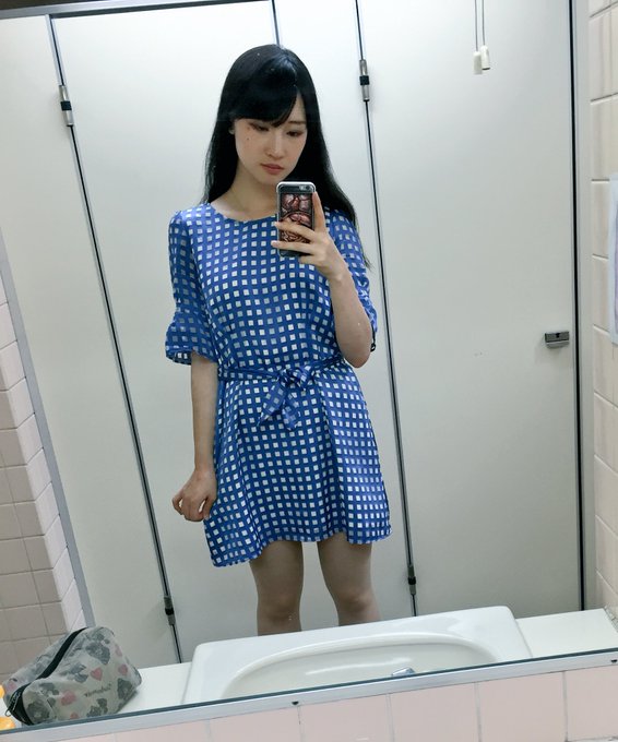 暑いし天気がよかったので勇気を出してこの夏一番夏っぽい格好をしました 落ち着かなかったので明日からはまたズボンにします 