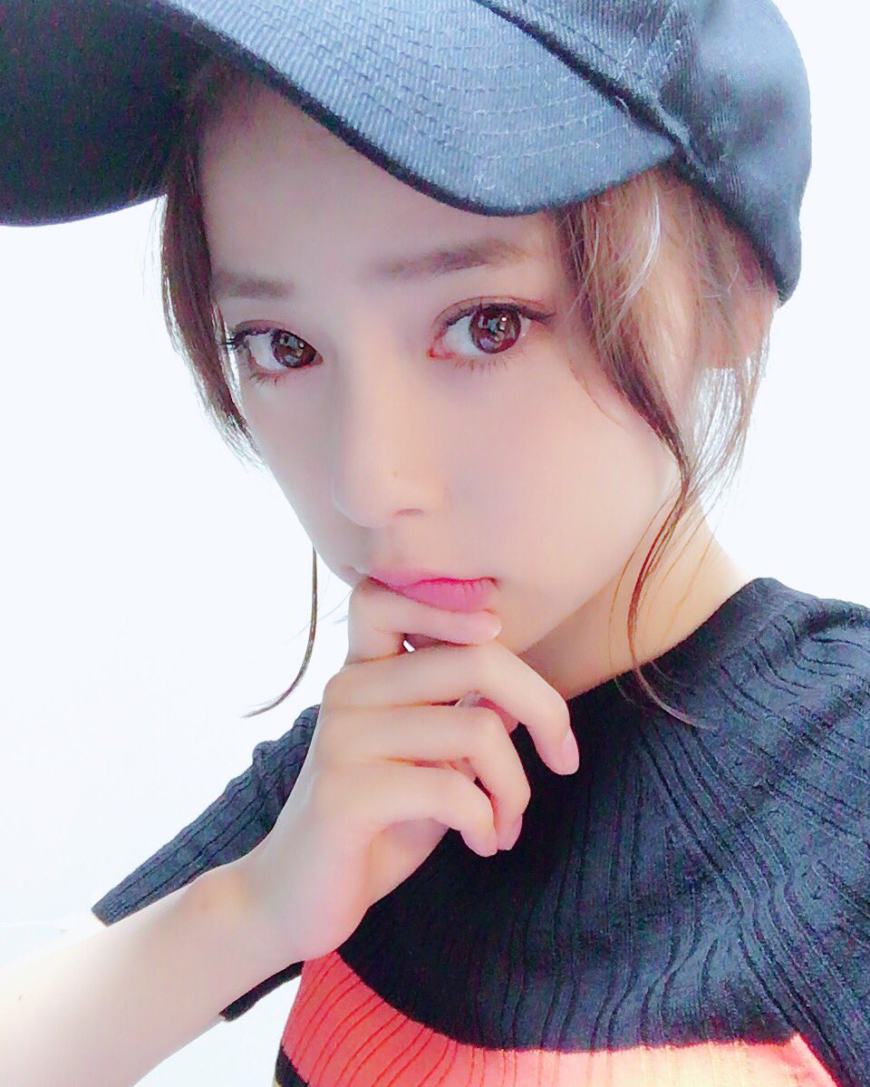 帽子をかぶって自撮りする池上紗理依♪