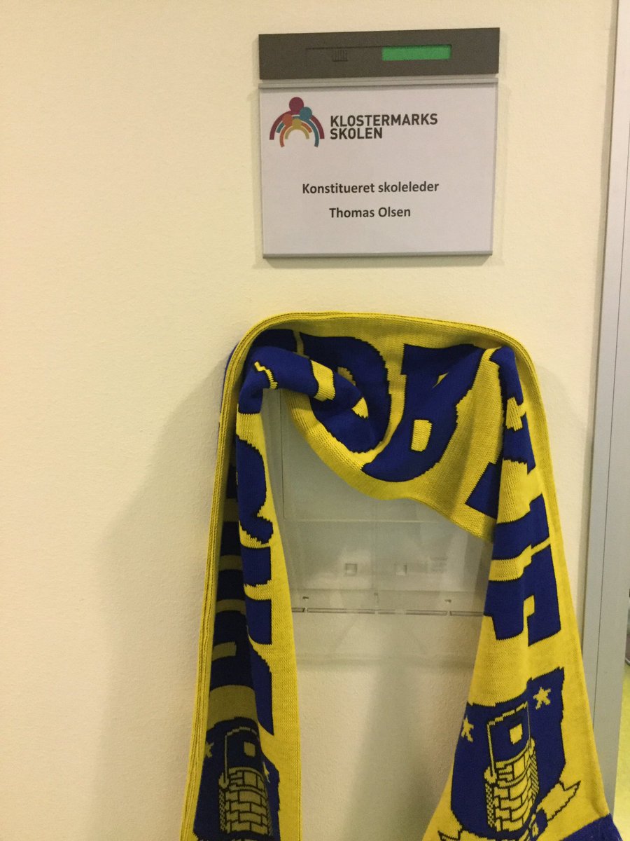 DavidHemmet's tweet photo. Personalet på @KlostermSkole gør rigtig meget for at tilgodese chefens fodboldforkærlighed #lærmedklm @Thomas2vino https://t.co/p9kCV44pxY