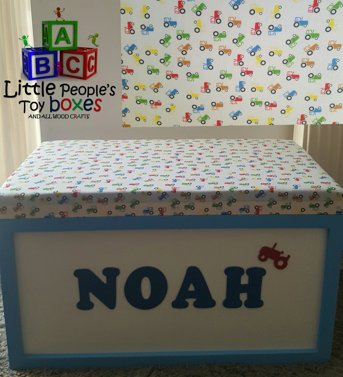 bespoketoyboxes's tweet photo. #tractor #noah #toybox #personalisedtoybox #bespoke #personalised #oneofakind #cute #unique #blue #green #red https://t.co/P2XCdHzMuB