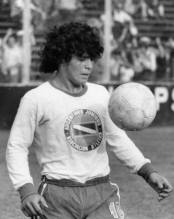 Maradona Retro Pics On Twitter Bicho Colorado En Argentinos Juniors 1978