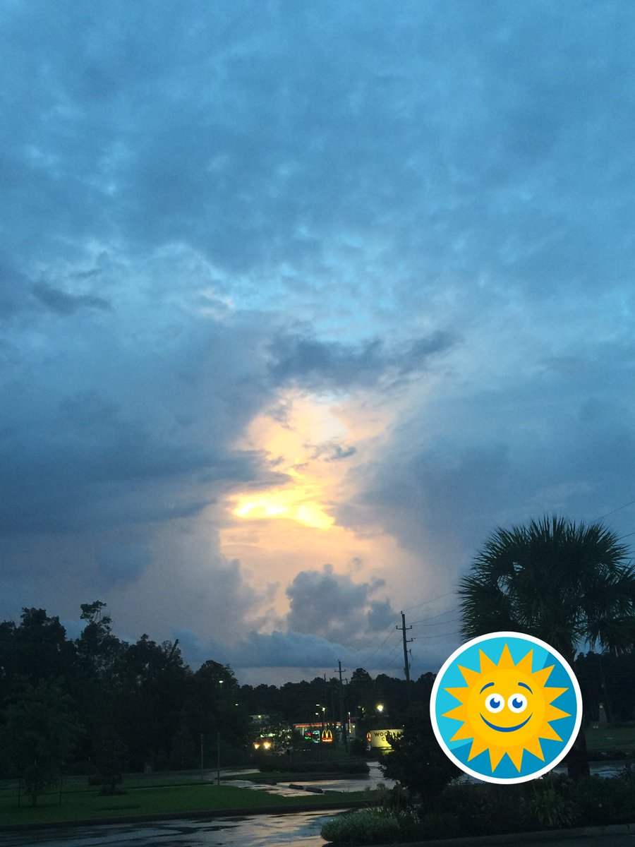 txhildey's tweet photo. @rodryanshow @dinahpowers #houstonsunrise Good Morning https://t.co/ZM9AdTYkFe