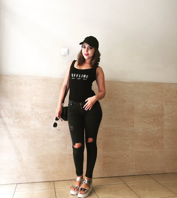 Que hablen no significa que yo hable , porque sabes que? Lo siento no somos iguales ☺️💁🏼 https://t.c<a href="/tag/mvsales"class="tags"><span>#mvsales</span></a>