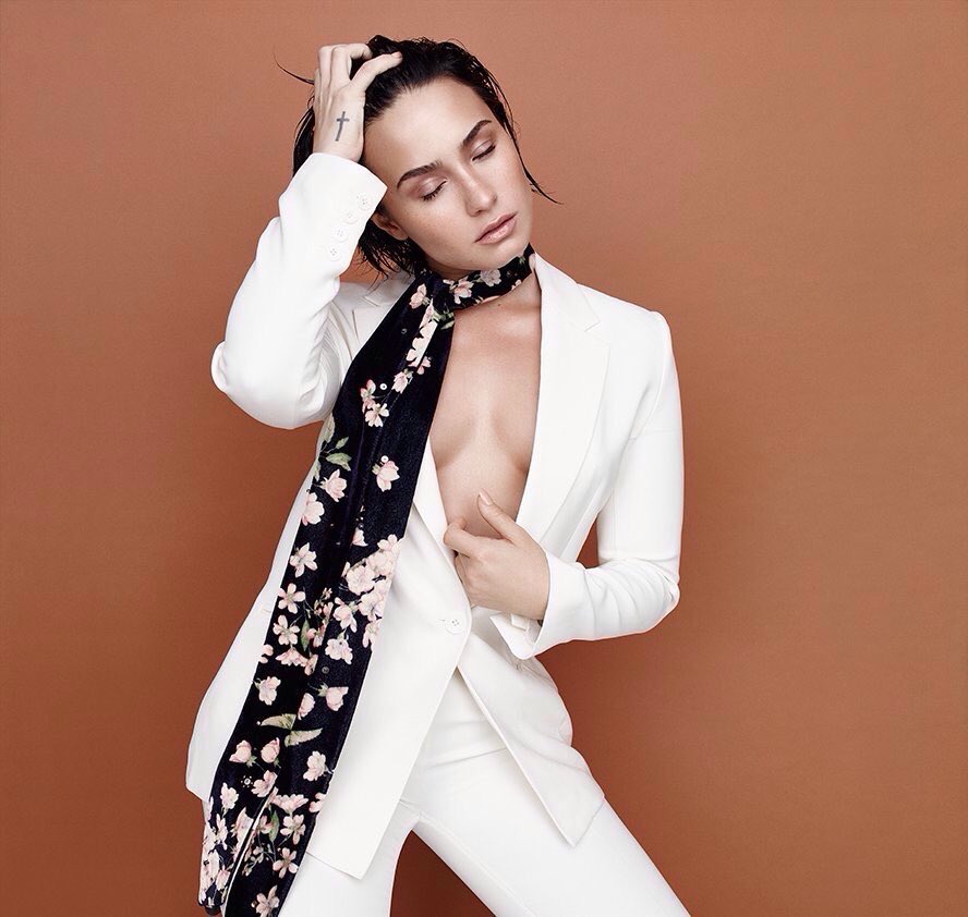 beautifulcelebz's tweet photo. RT for Demi Lovato
LIKE for Ellie Goulding https://t.co/YFUHRSOoHi