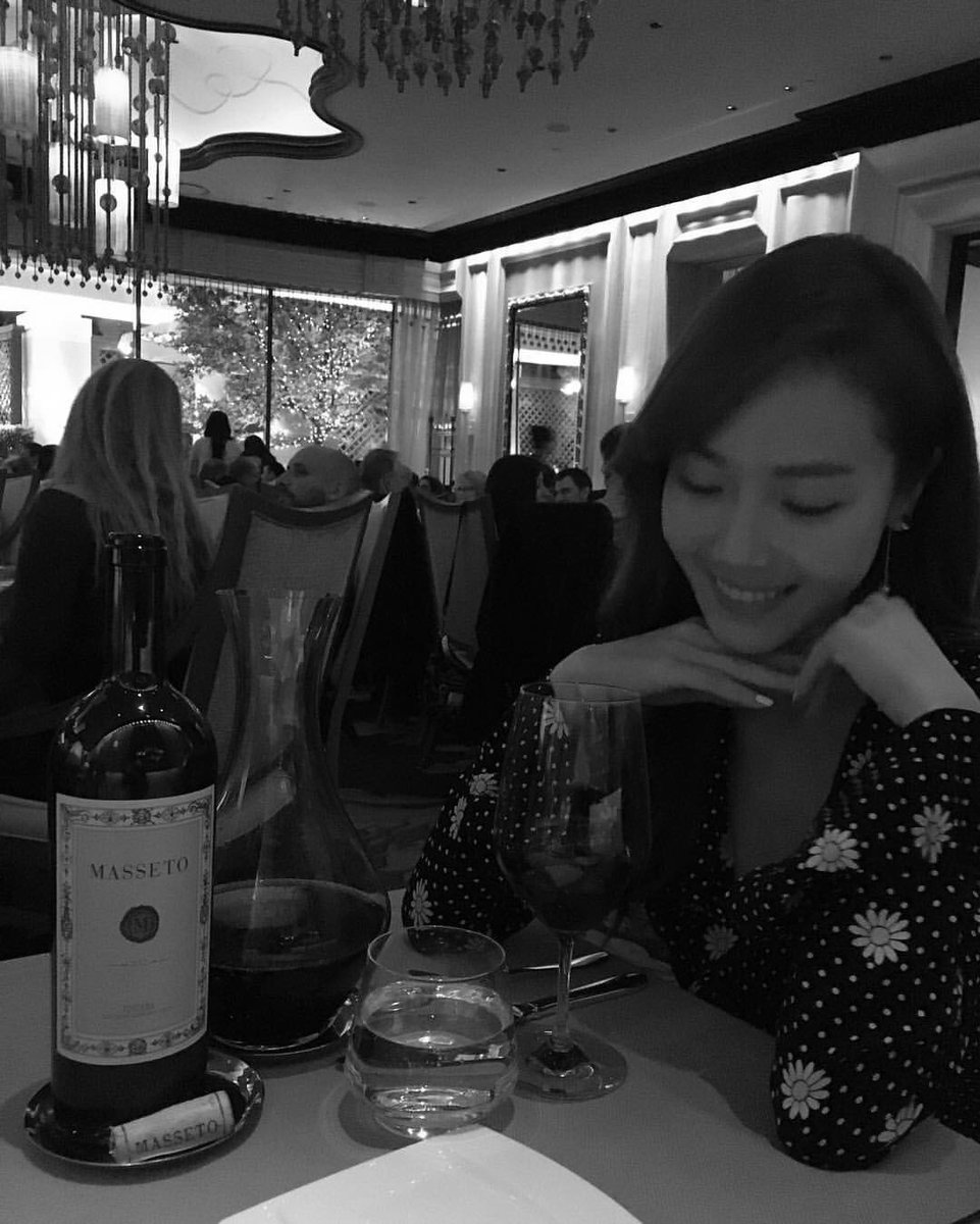 JessicaJung_TH's tweet photo. [ SicIG ] jessica.syj : นี่คือเวลาของไวน์🍷🕘  #masseto https://t.co/Da0Xt6W2l1