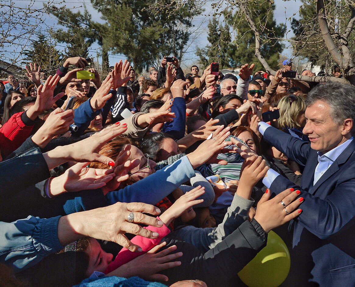 mauriciomacri's tweet image. En Luján de Cuyo anunciamos las obras para extender las redes cloacales a más de 8 mil vecinos de Perdriel