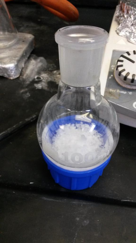 FNSinger's tweet photo. Today in the lab: a deceptively fluffy product... #averageyield #phdlife #lablife #chemistry https://t.co/cRm8Kpb4Cr