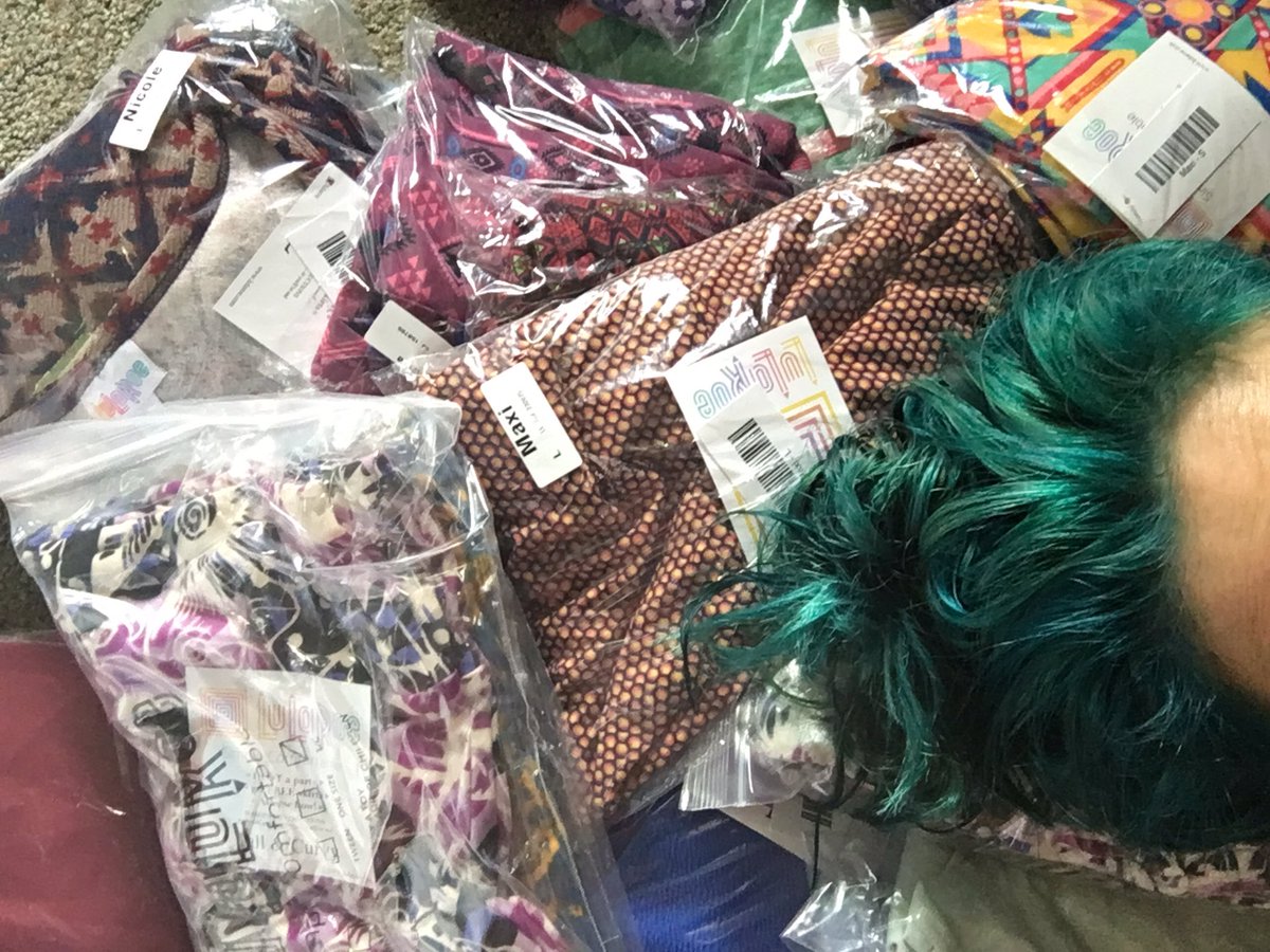 LuLaRoe_Val's tweet photo. New LuLaRoe makes a great pillow. Follow me to win money to shop tonight!!!
#lularoe #newinventory #lulacashgiveaway https://t.co/l3N3ZDNveJ