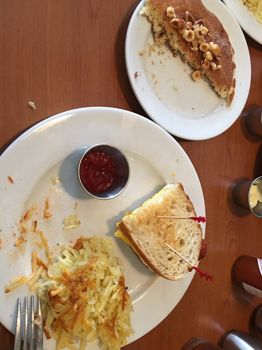 yogabbamomma's tweet image. Breakfast with my bestie 💕 #eggcracker