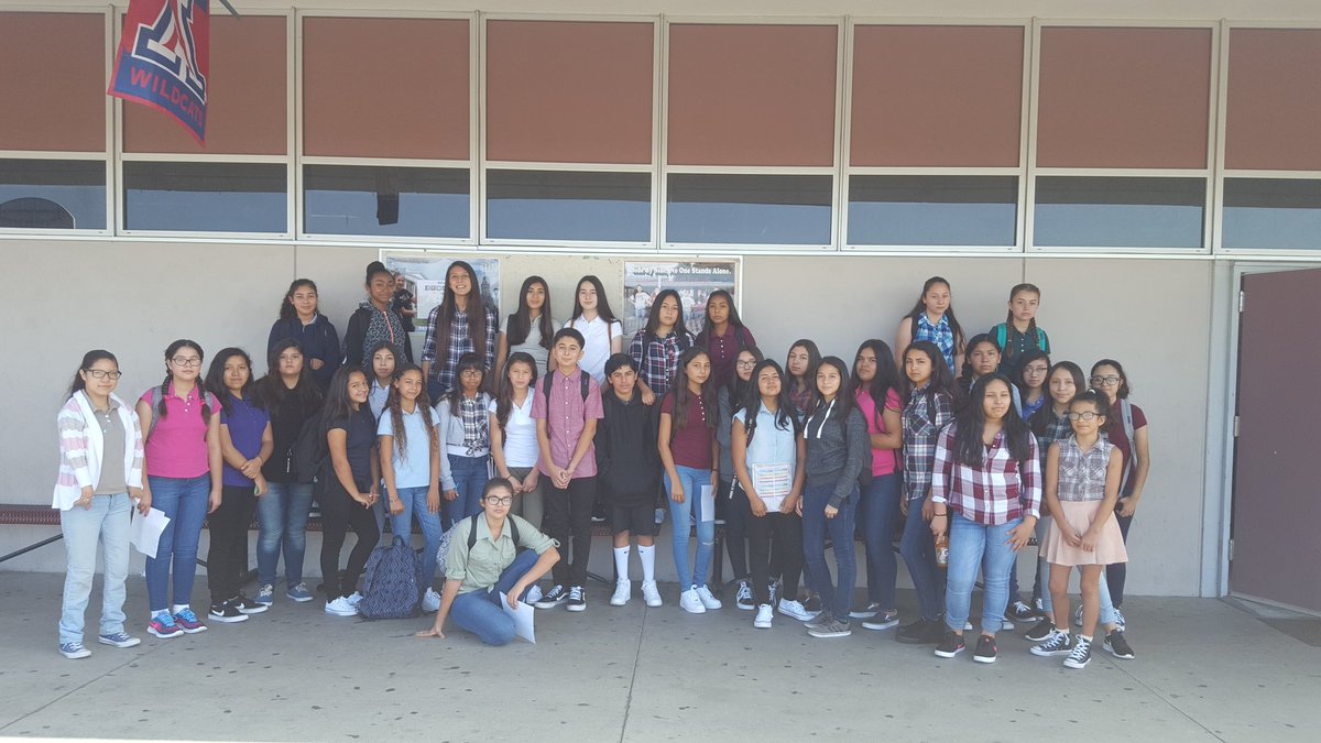Riveramiddle's tweet photo. Great start to 2016-2017 school year!  #ERfirstdayofschool https://t.co/Akafjg8z8C