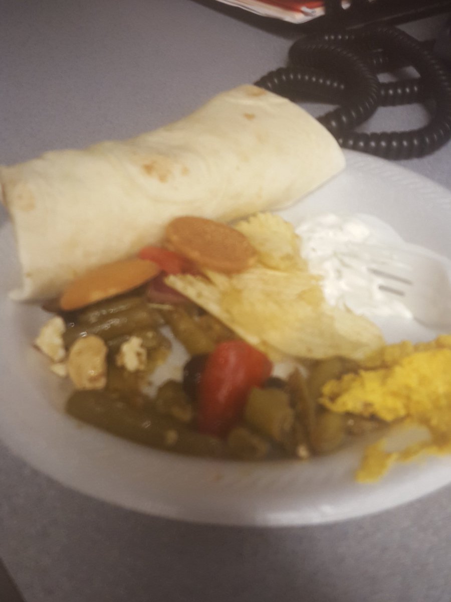 serena_t1's tweet photo. Met team at @HD0255  made an awesome lunch for associates !!! Awesome job. https://t.co/lwDnJMppQ2