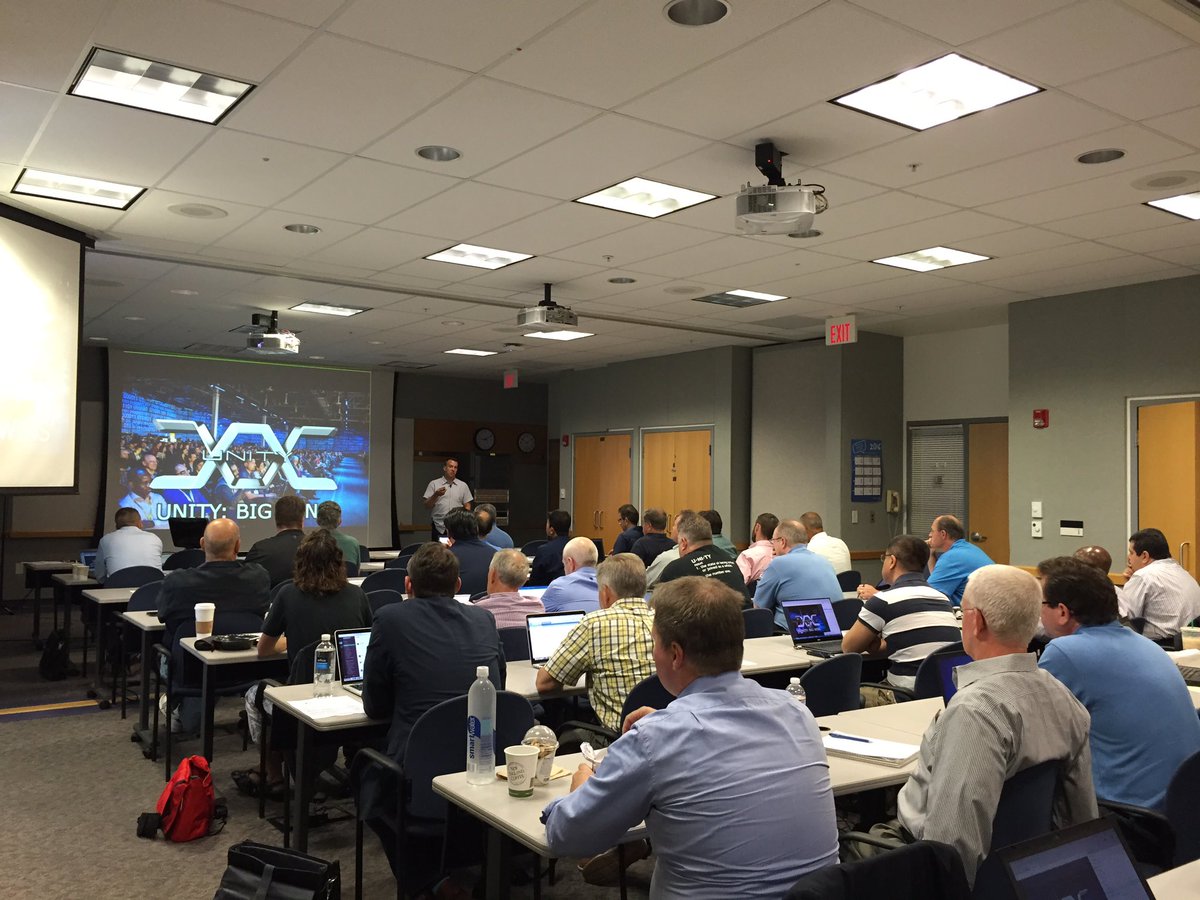 leej0424's tweet photo. #EMC #emcunity @bhendu training the field!!!!
@JeffBoudreau3 #winning @kmb3390 @2jpape https://t.co/VAnP3RMXXS
