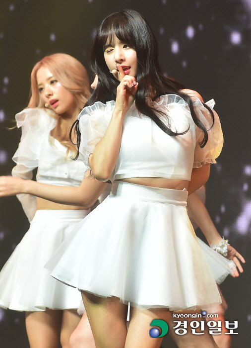 CqEIRmZUEAAhCNT.jpg:large