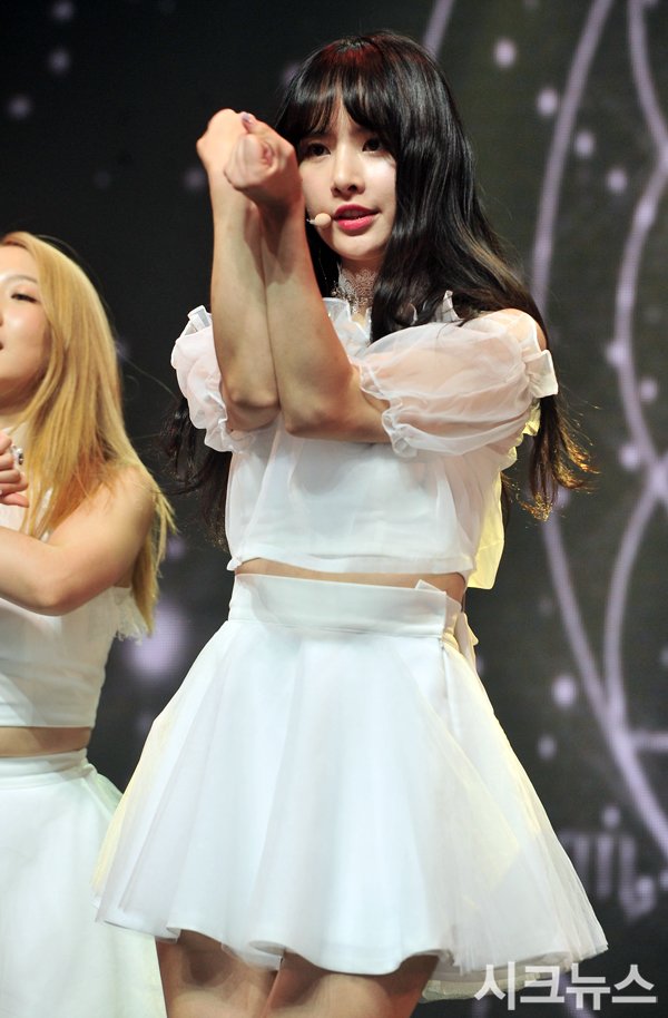 CqEK8VzUEAEVN8i.jpg:large