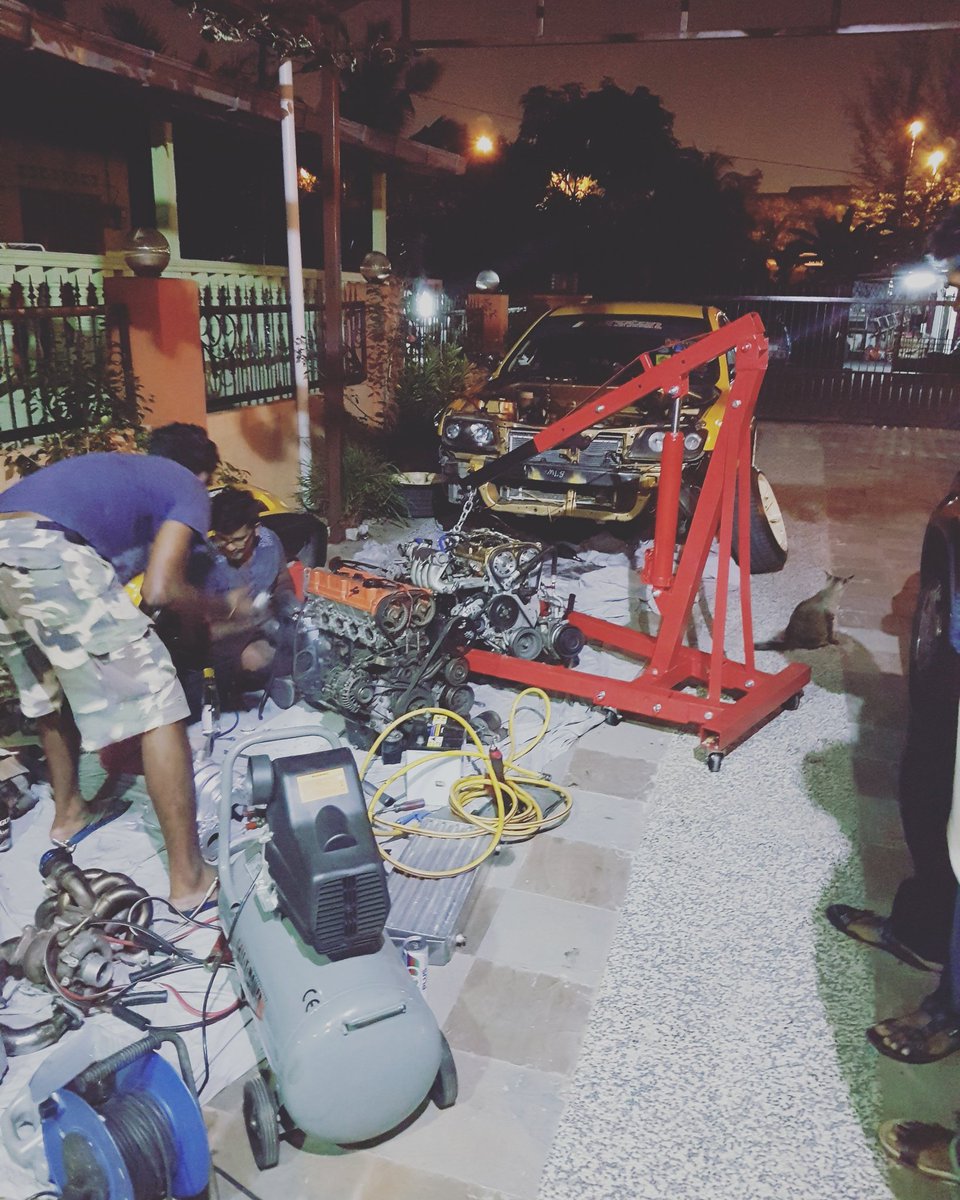 Hermend_'s tweet photo. Project overnight .. Kasi masuk 4G93 turbo for waja with the boys 🏎🏎🏎 #4G18 #4G93 #gsr https://t.co/sZI7Nu4yU9