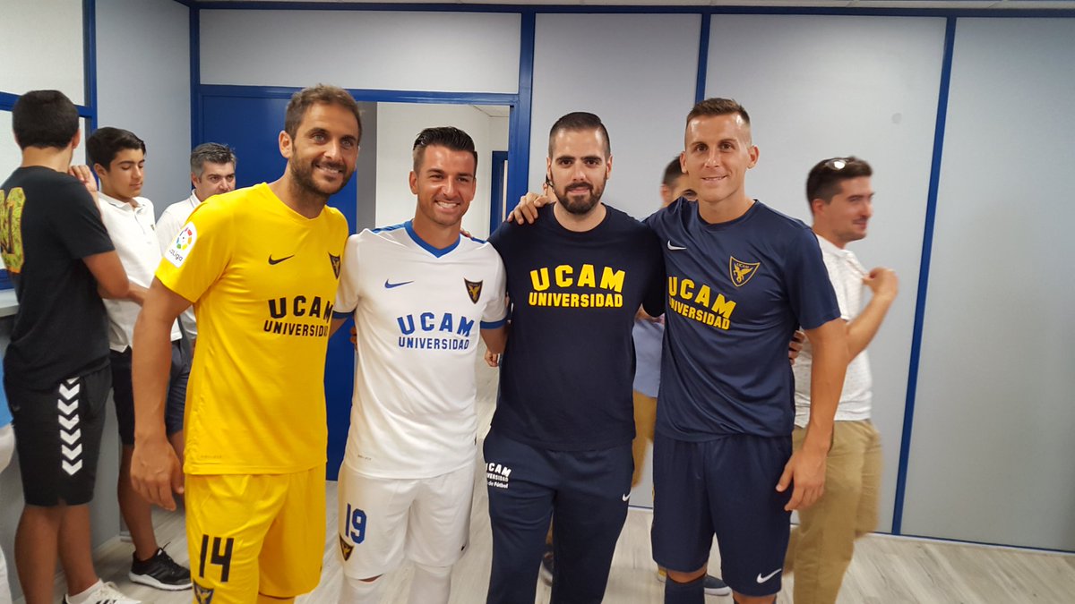 Agradecer a <a href="/Gongora_3/">Juan Francisco Gongora</a> <a href="/NatalioLP19/">Natalio</a> <a href="/MoraSergio10/">Sergio Mora</a> y al <a href="/UCAMMurciaCF/">UCAM Murcia CF</a> el bonito detalle de estar con los aficionados