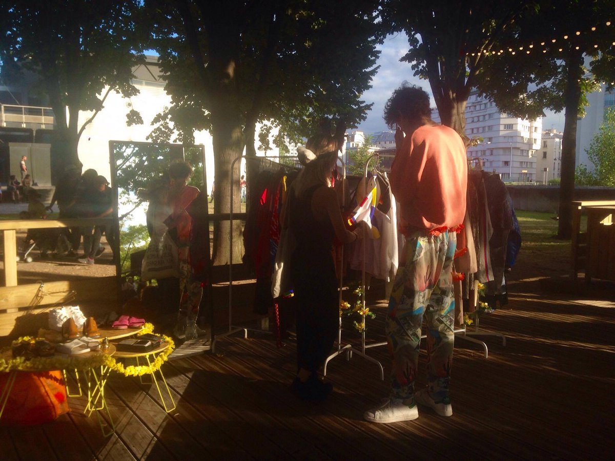 #OPENAIR 

Samedi <a href="/le6_b/">Le6b</a> fait la fête et pas qu’en musique !

Par ex la #friperie neo #vintage #Metal sera au rdv