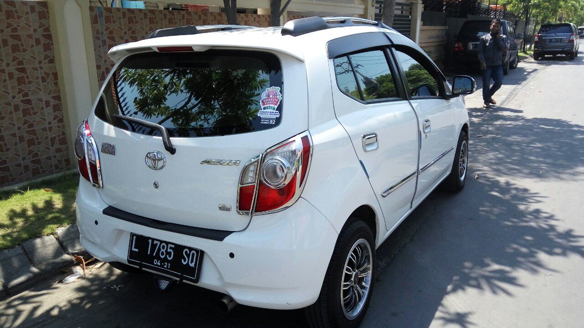paapiku's tweet photo. Jual agya A/T putih th. 2016 plat L #jualmobil #mobilbekas #toyota #agya https://t.co/s5sYWfj6VS