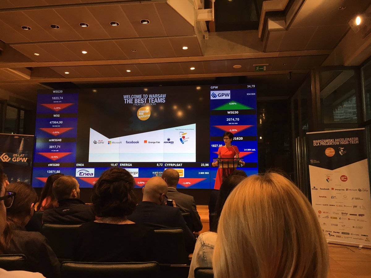 matuesz's tweet photo. And here we go! #StartupHubWawa @GPW_WSExchange @PwCPolska with @MPPrzybylski @deskdoo Good luck #SaraBerent https://t.co/OEIA9hcOZH