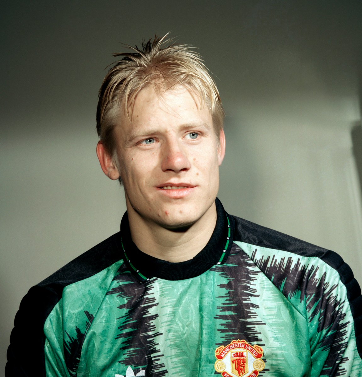 EuropaLeague's tweet photo. #OnThisDay in 1991, @PSchmeichel1 made his #MUFC debut. The rest is history. #UEL https://t.co/3bKW40bgHF