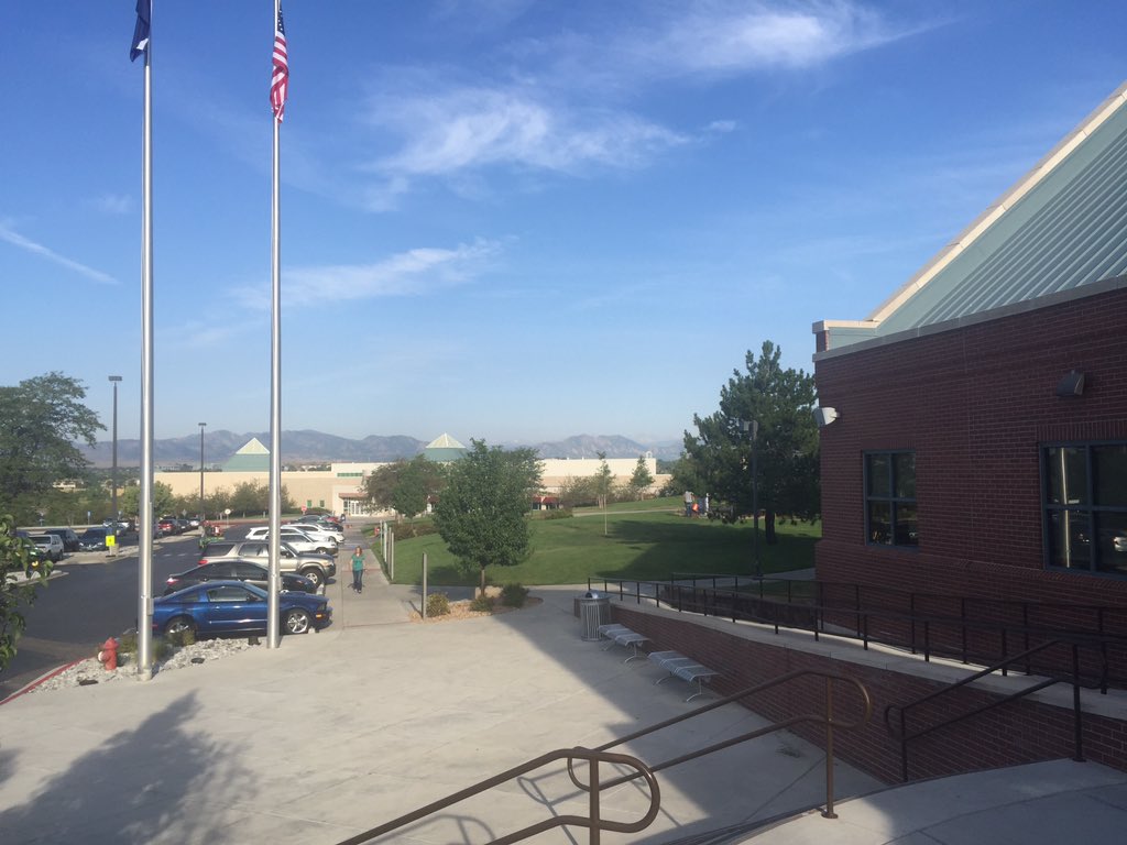 apblumenfeld's tweet photo. Up bright and early at Front Range Community College making sure new students are registered to vote #TimeToReg https://t.co/Gg92XFVlQI