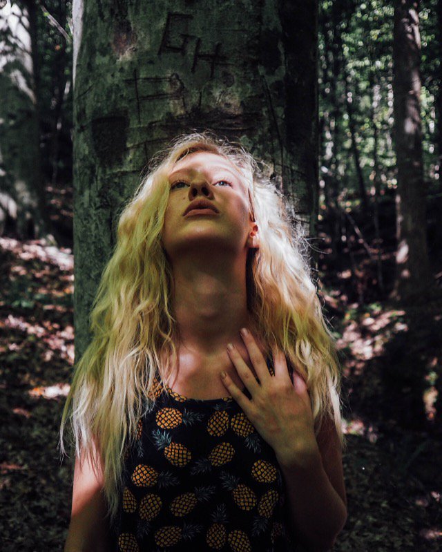 THATbitch_kaley's tweet photo. Sorry, I can't hear you.. I have bad connection.. I'm in the forest https://t.co/VDaeqdj1uw