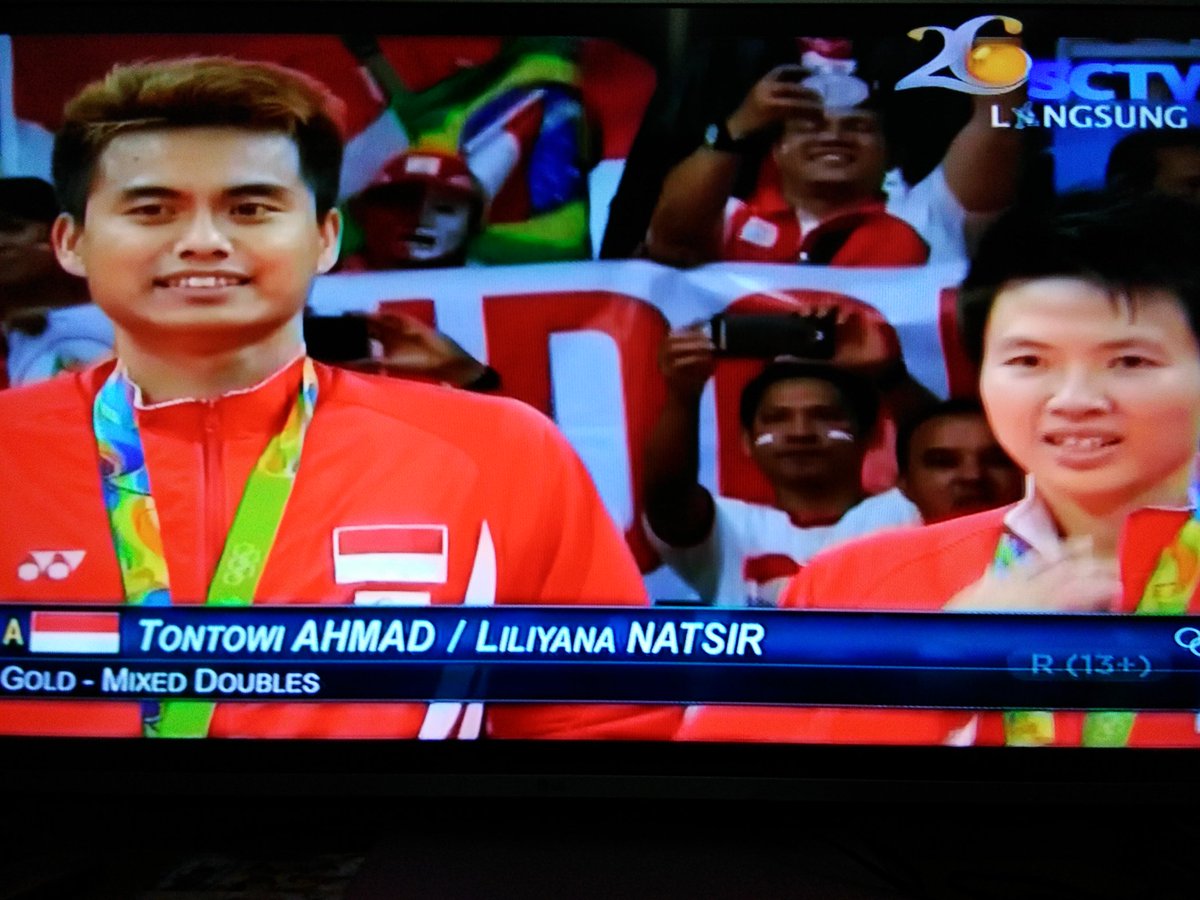 BadmintonINDO's tweet photo. #GOLD MEDAL - TONTOWI AHMAD/LILIYANA NATSIR. #INA #Badminton #Rio2016 #OwiButetBisaEmas https://t.co/p0CuaTx2M1