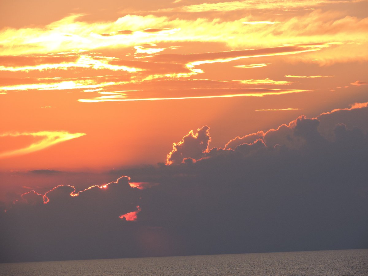 skipper99g's tweet photo. Last night's sunset at Little Point Sable lighthouse. 8/16/16 https://t.co/jKD7S3wr4V