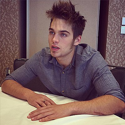 Lmao_Cytaty's tweet photo. Dylan Sprayberry aka Liam Dunbar 
#rt jeśli jest hot 
#fav jeśli jest not https://t.co/uMmNPAhyBN