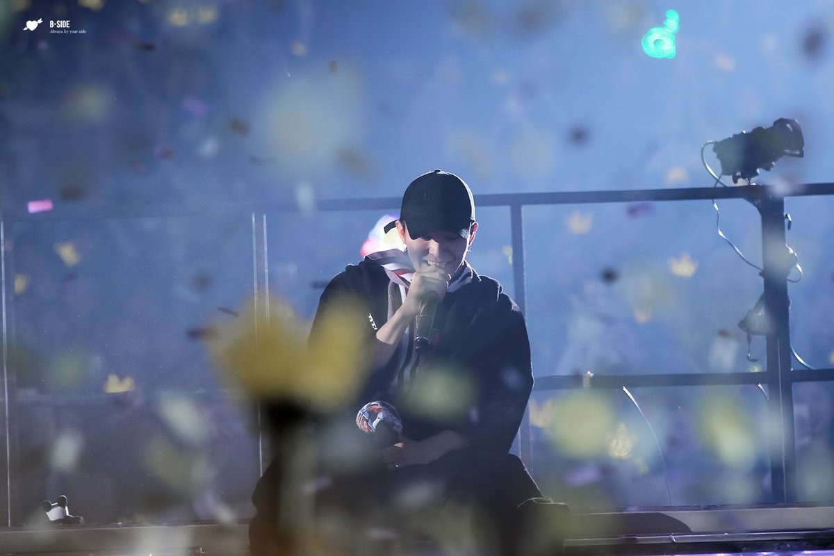 BB_side's tweet photo. Happy Birthday to #GD ♥
#지드래곤 의 29번째 생일을 축하합니다.
#권지용 , 태어나줘서 너무 고마워요.
무대 위 지드래곤 항상 응원할게요!
#Happy29GDAY #BBside https://t.co/qKWzwaClOY