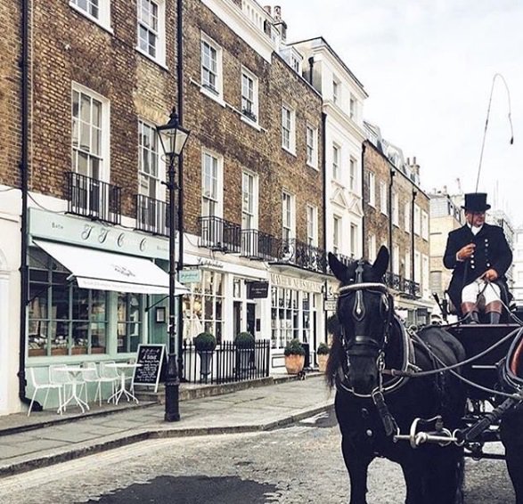 ErrolDouglasLDN's tweet photo. Such a beautiful shot captured on the streets of Belgravia. #Belgravia #MotcombSt #luxury #London https://t.co/j4We6689Gg