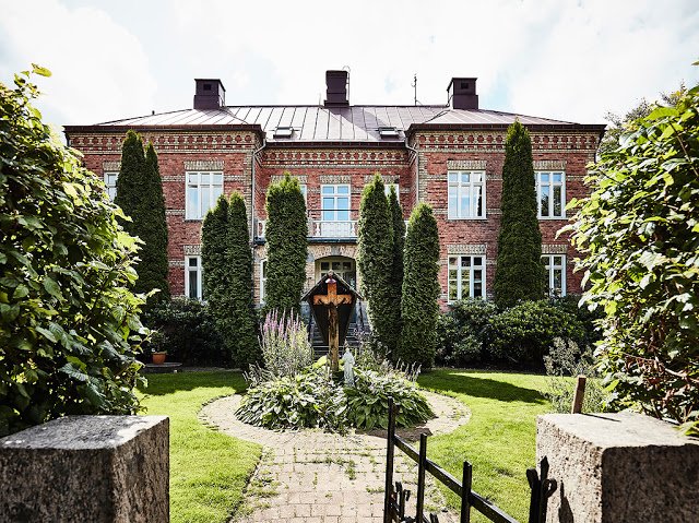 See Inside this Brick Factory Turned Duplex Apartment Today on myneverendingdaydream.blogspot.ca/2016/08/a-bric… #sweden #interiordesign #home