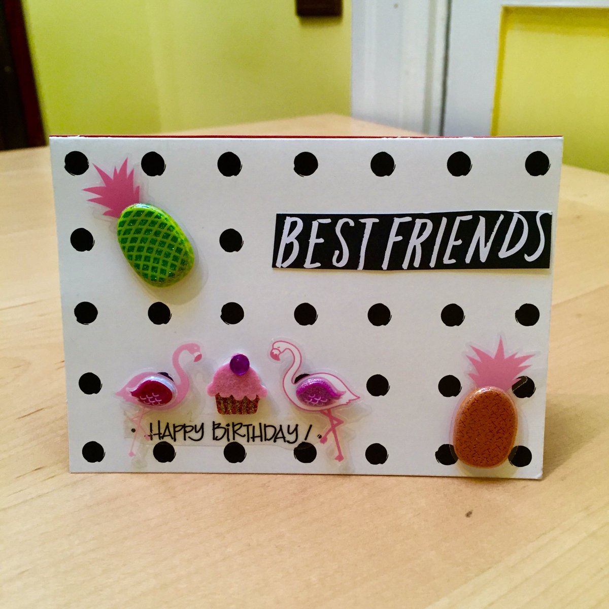 meredithjane217's tweet photo. #Etsy #MeriCards #Card #Cards #Flamingo #Pineapple #Tropical #BestFriends #HappyBirthday -> https://t.co/icFb2XPQg8 https://t.co/Z9UBIadL5f