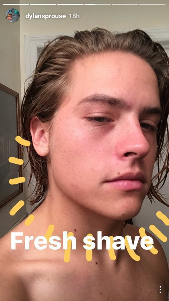 เพิ่งโกนหนวด สดใสพระรามสิบกันเลยทีเดียว