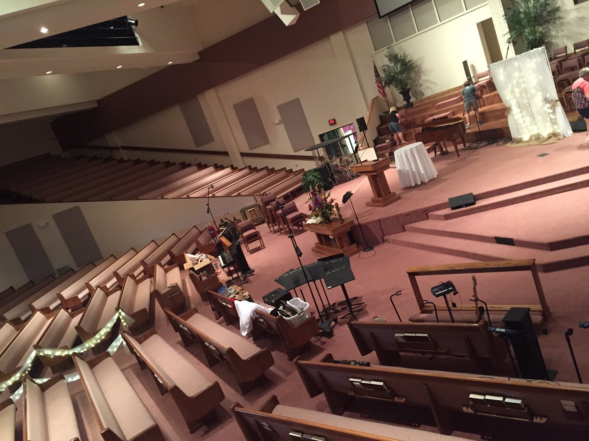 drubaker02's tweet image. Let the decorating begin! @diajanae #foreversensational