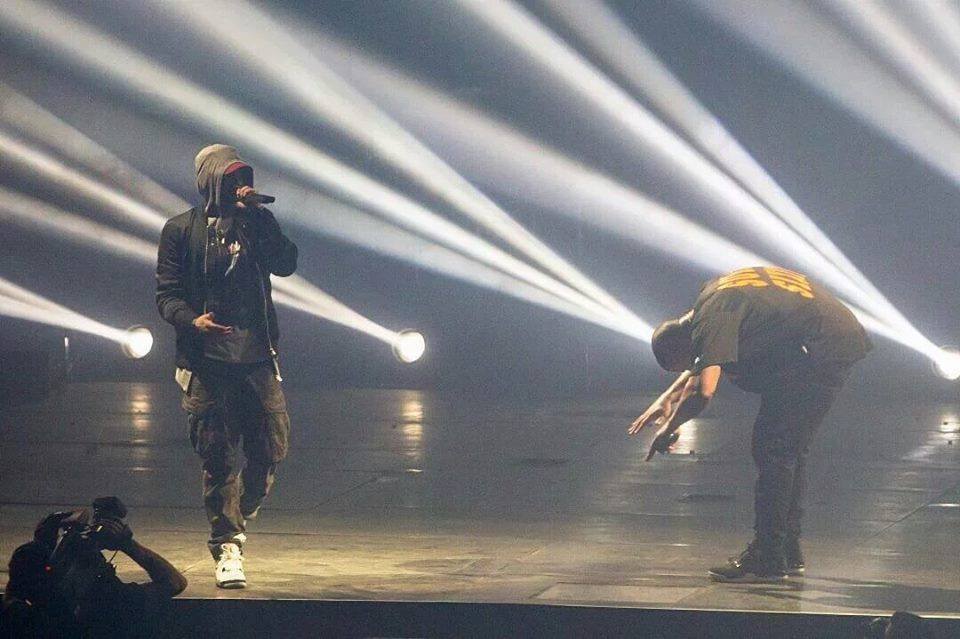 Barca_Pics_'s tweet photo. Drake called Eeminem the “greatest rapper to ever get on the motherfucking microphone” last night! https://t.co/92AIbNOXMt