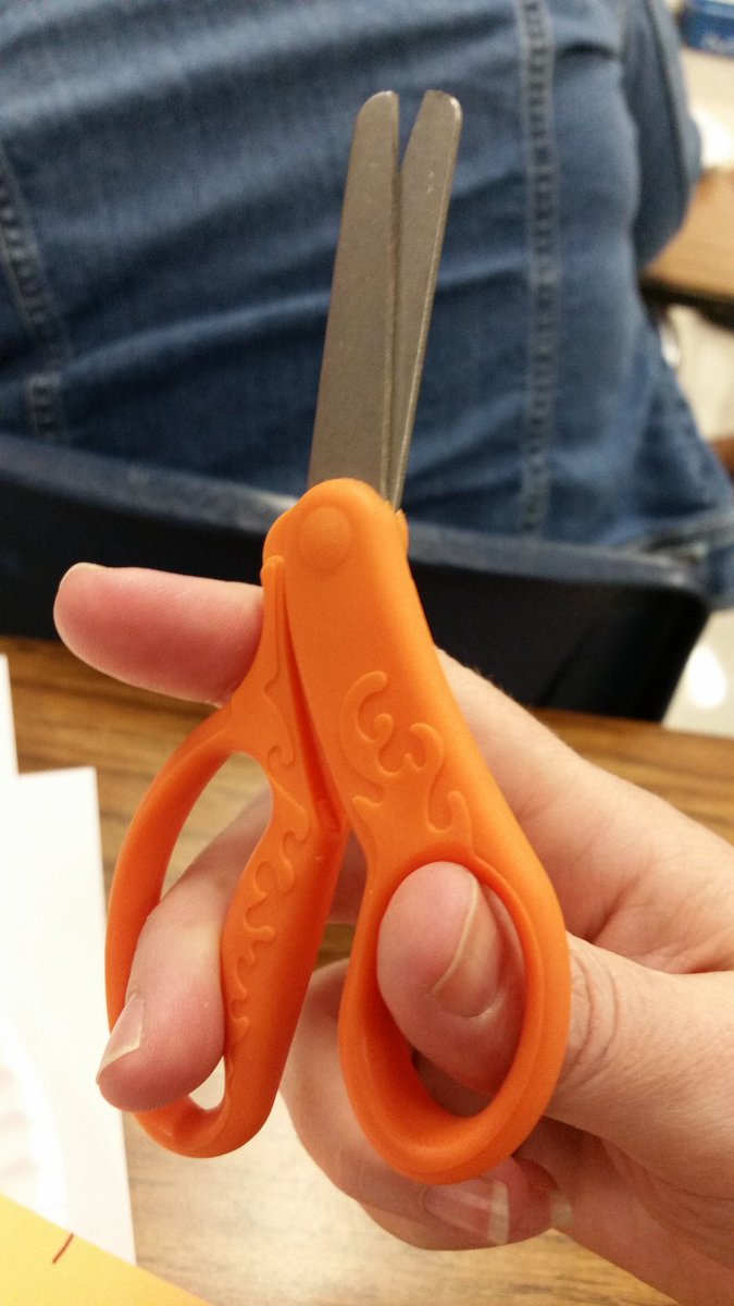 TraciWEC's tweet photo. Proper scissor hold #PK-2 teachersrock #cisdallmeansall https://t.co/GL4mtGzZR8