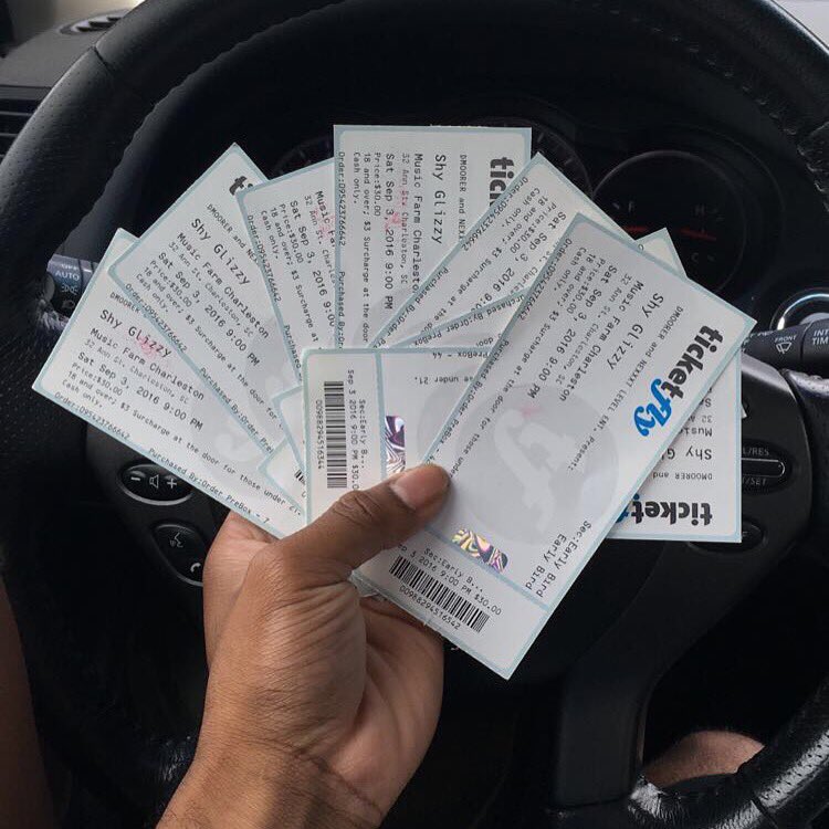Dmoorer803__'s tweet photo. I will be giving away 1 free ticket to see Shy Glizzy on Sept 3 to the female in the sexiest dress on Sunday! #B2SP🍏 https://t.co/6obRc0mFjh