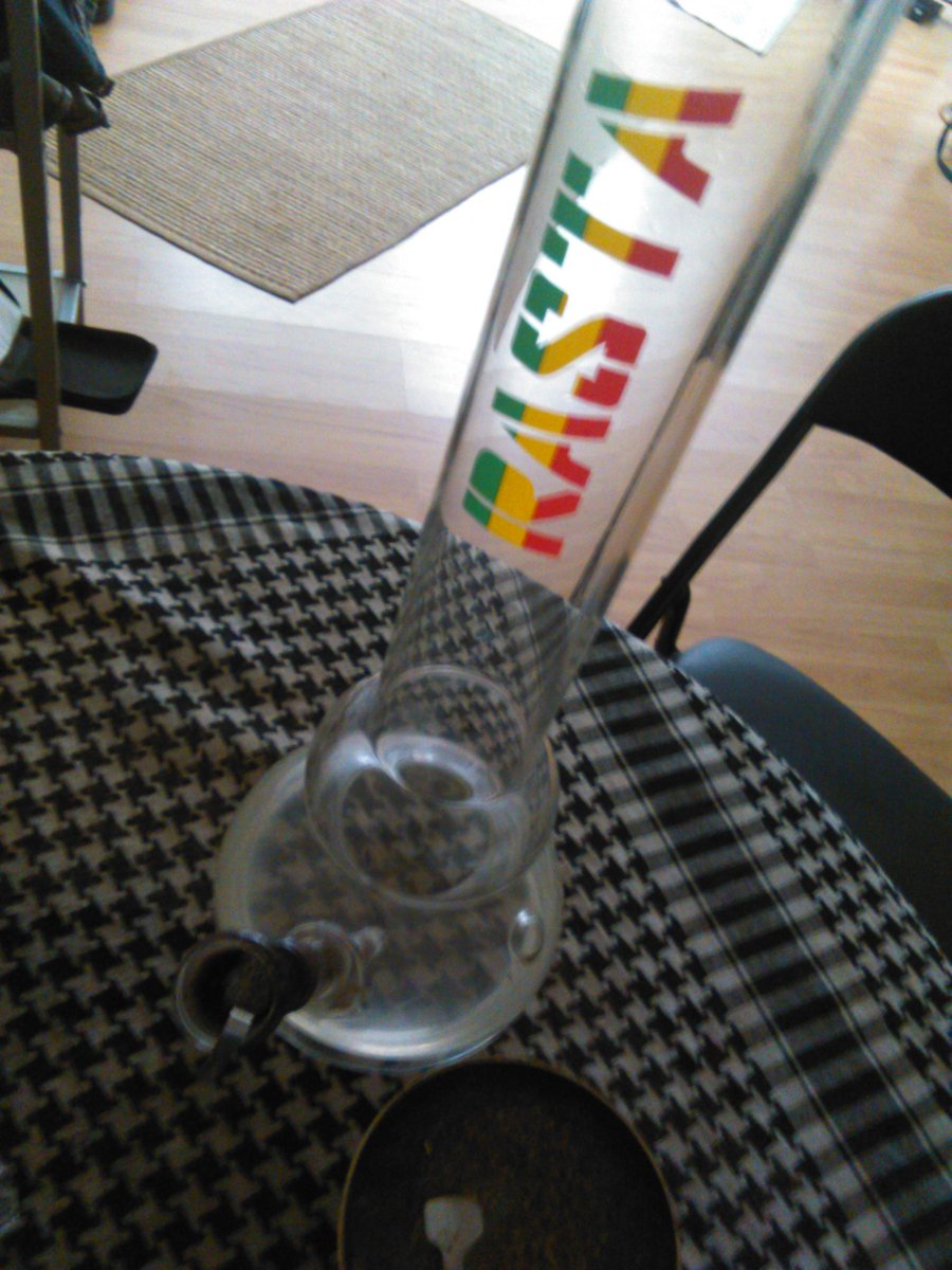 voodoogirlvg's tweet photo. #coffee #weedgasm #HomecomingBong  
#SilverHaze #music 
#day503 6:00pm https://t.co/s7R0eLf8Sg