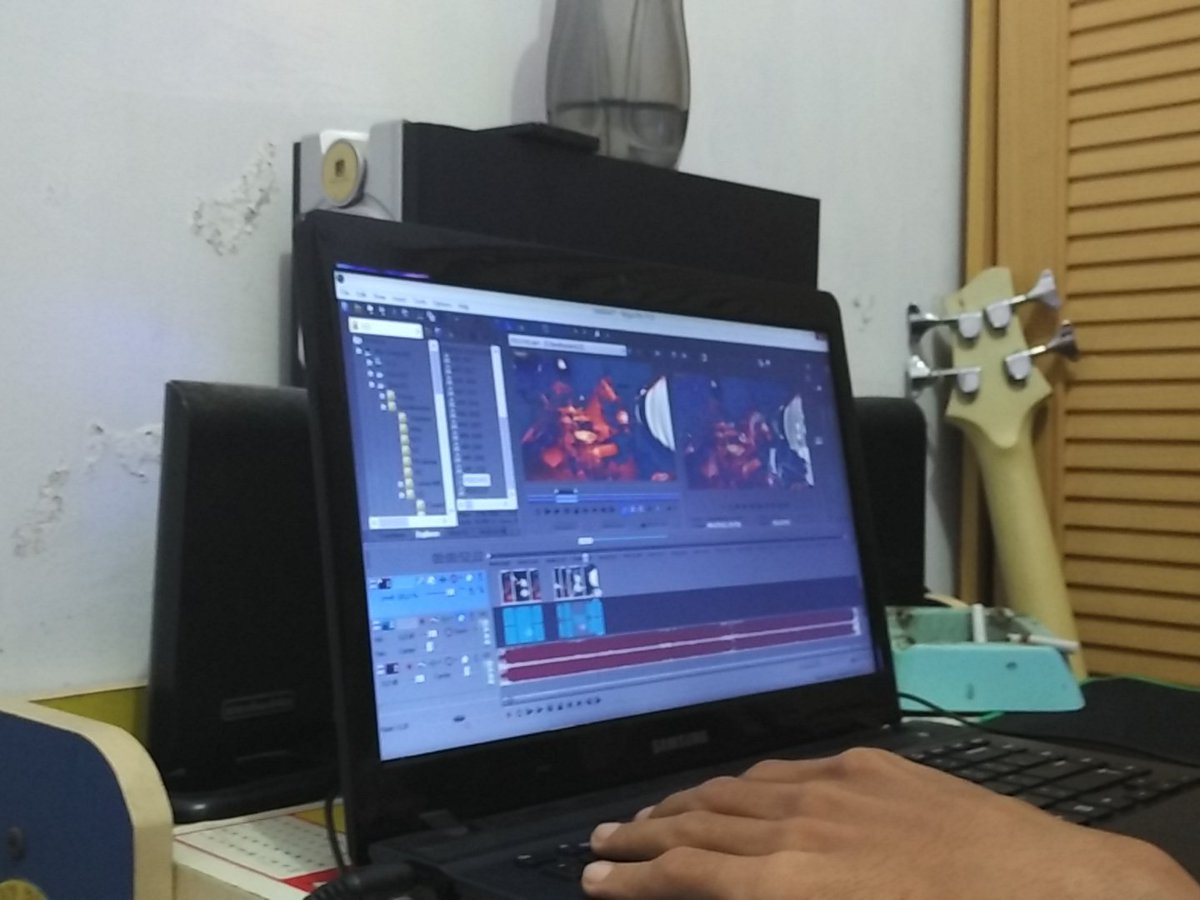 BTS_poppunk's tweet photo. Work Hard, Play Hard!! https://t.co/QBZqE8z9Lz