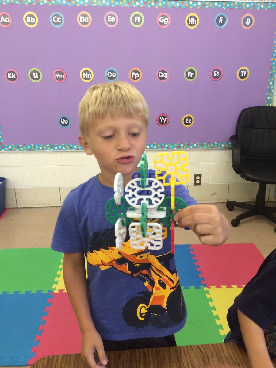 TraciKennedy32's tweet photo. Building a "space alien capture net" all in a day's work in kindergarten #maywoodpride #firstdaysofschool https://t.co/0CWcAuNHyW