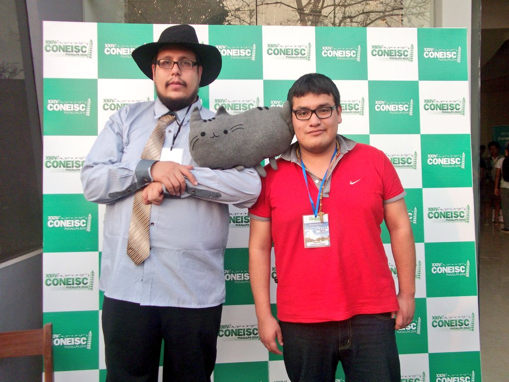 Engc7707's tweet photo. Con César Chávez de @peruhacking luego de una gran conferencia acerca de la #DeepWeb #YoSoyConeisc #Coneisc2016 https://t.co/phf5926I7e