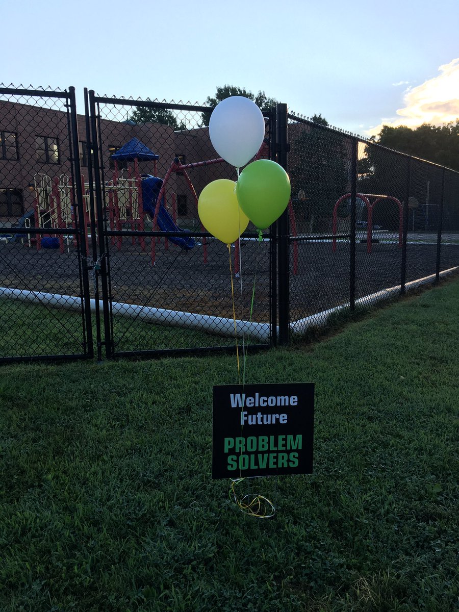 Weaver_SPS's tweet photo. Thank you @smcpackaging for making the first day of school an exciting time for our students! https://t.co/tbH3CdeIFX