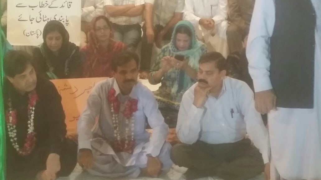 sairabaig's tweet photo. MPA Yousuf Shehwani.bhai sitting on Hunger strike at  front of karachi press club 
#MQMHungerStrike https://t.co/Inrn57qHuh