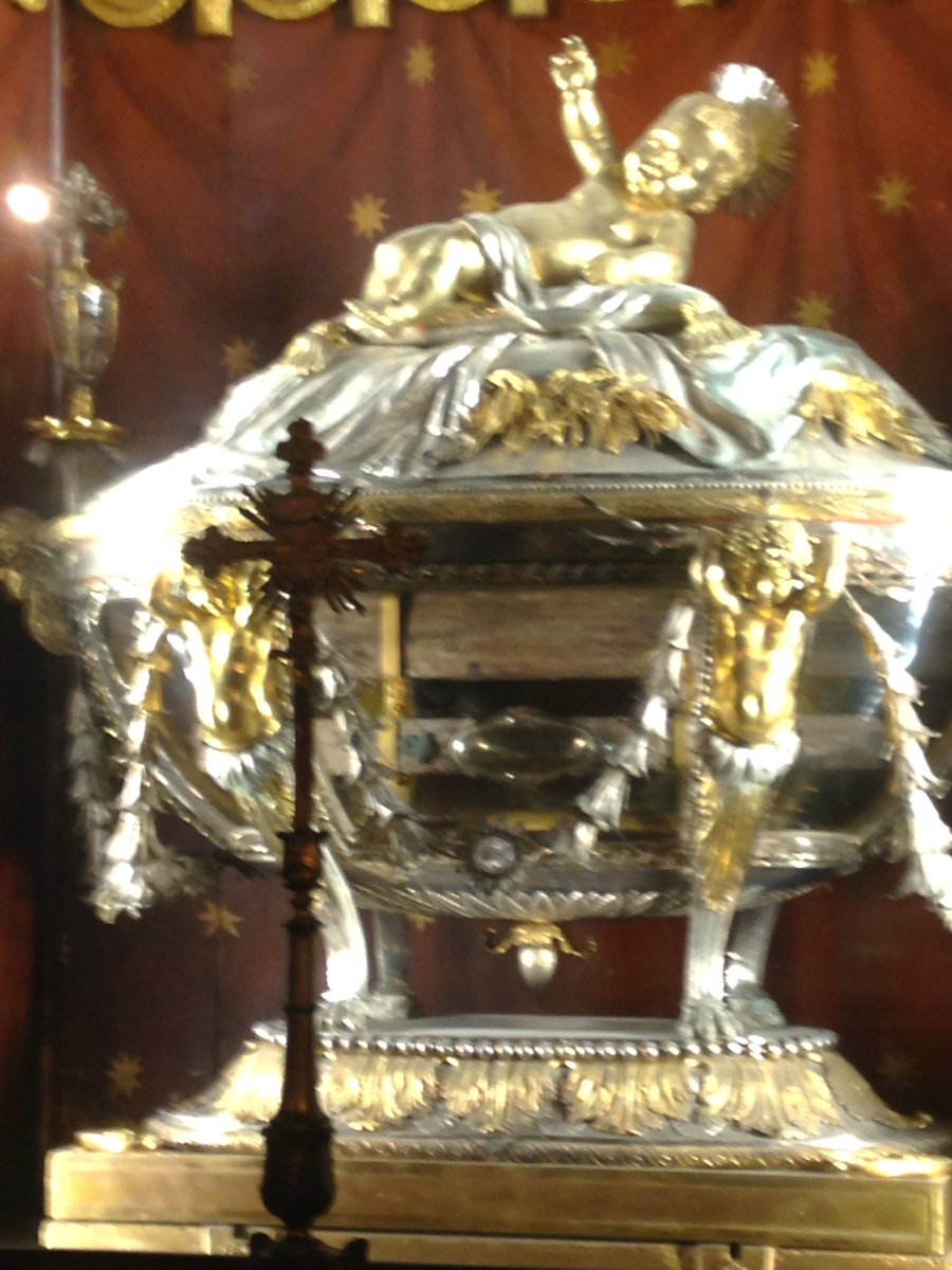 IVE_WYD2016's tweet photo. Hidden in St. Maria Majore is a fine treasure-- the wood of the manager of our Savior Himself #nativity #poor&amp;humble https://t.co/Rtdv30bIej