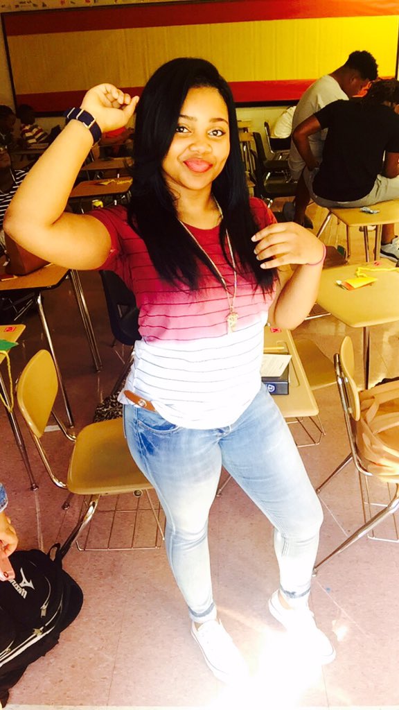 _TheRealNuNu's tweet photo. she ain't American she foreign, she is from Dubai, she got that check then she flew by 🤑😍🤗 https://t.co/Hhyj9eJeM1