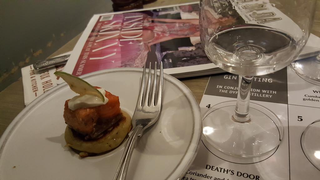 <a href="/DyfiDistillery/">The Dyfi Distillery</a> tasting matching gins with canapés #Genius <a href="/TheFoxHolePub/">The Fox Hole</a> @LaDiDaMag