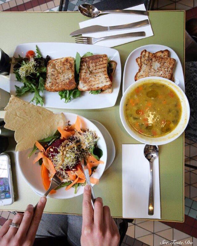 seetastedo's tweet photo. #cleaneating #vegetarian lunch for a change 🙏 #Kikko #theqvb #sydney #flatlays #foodphotography https://t.co/DpdhWQWiQk