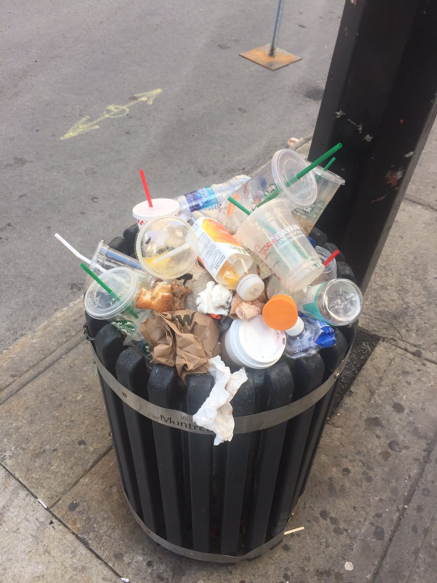 PatWhite70's tweet photo. Les poubelles pas vidées dans le Vieux- Montréal. C fait dur! #polmtl @deniscoderre https://t.co/W4qsSpRgJP