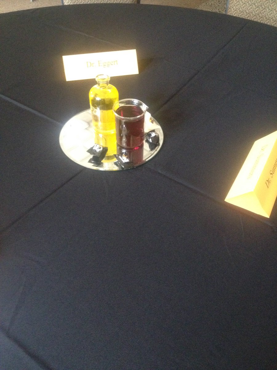 MUBiome's tweet photo. Just some examples of the different colored center pieces at tonight's #BIOME2016 networking dinner. #beakerart https://t.co/ftgNCk8Sue